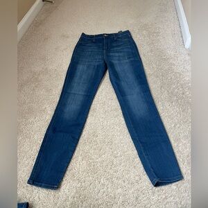 Fashion Nova size 7/28 skinny jeans very stretchy